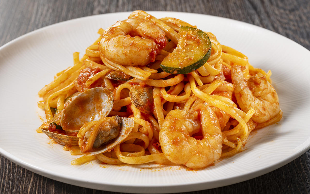 海老とあさりのトマトソースパスタ