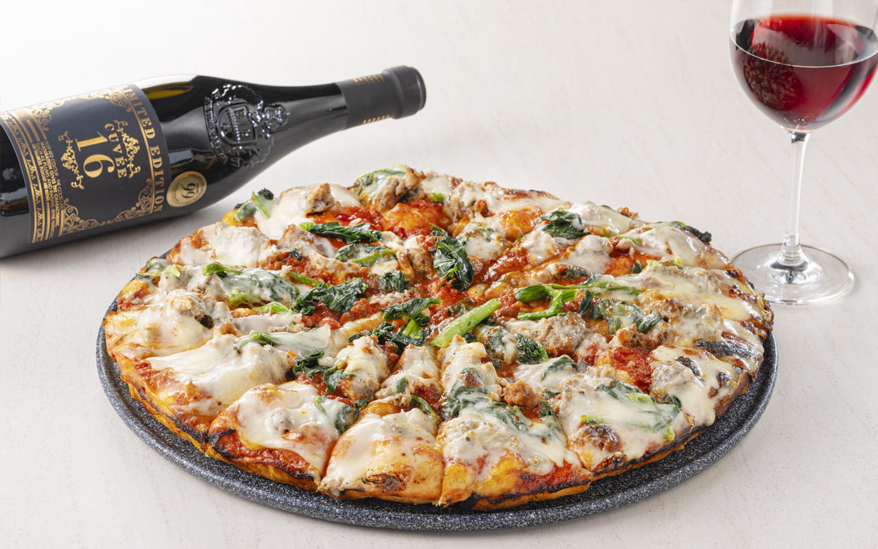 サルシッチャとほうれん草のピッツァアラビアータ