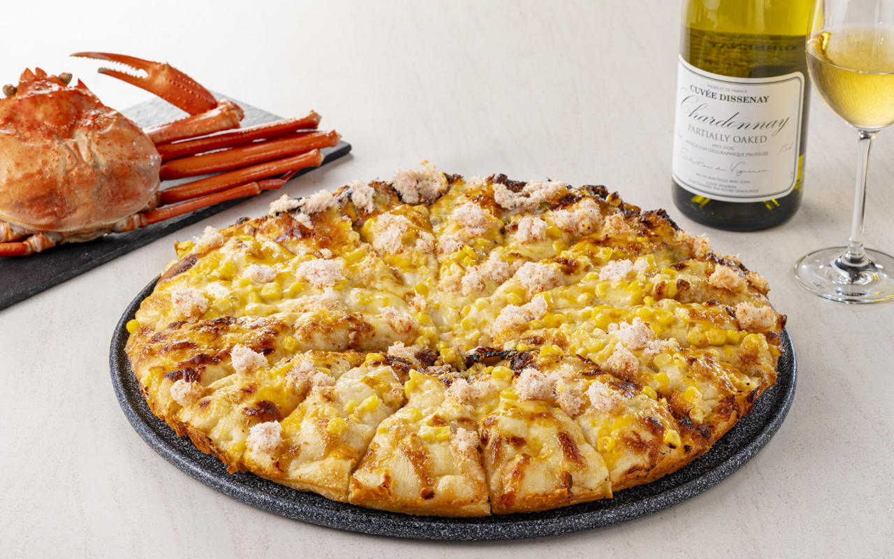 紅ズワイガニのクリームコーンマヨピザ